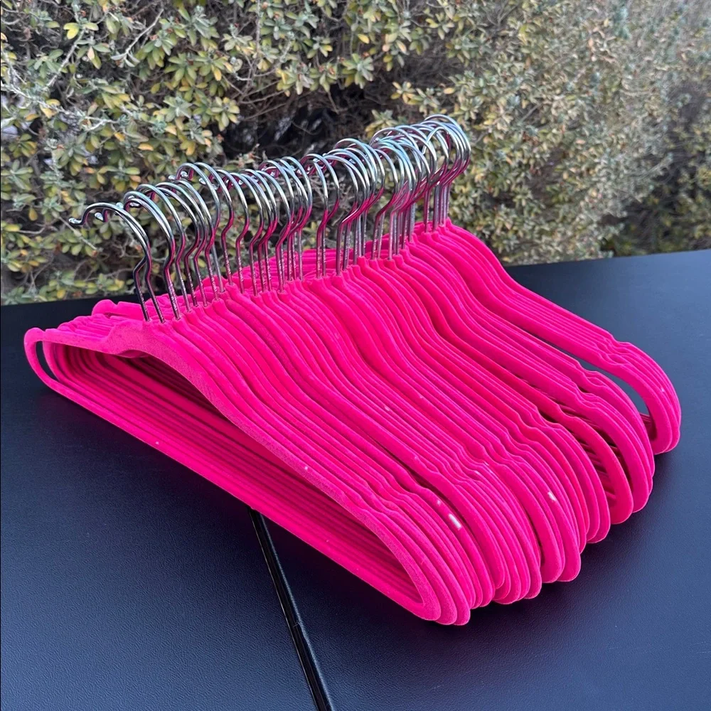 Velvet hangers heavy duty set of 50 count, used-great condition.